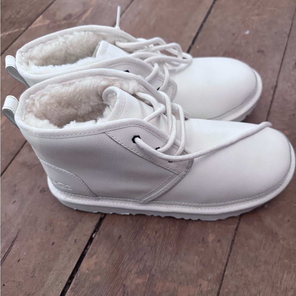 UGG White Ankle Boots Neumel leather with Fur Lining
